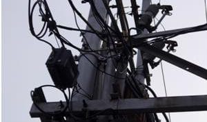 Kepala PLN Tanjung Batu “Tutup Mata” Pengusaha TV Kabel Mencari Keuntungan Di Tiang PLN Kepala PLN Tanjung Batu “Tutup Mata” Pengusaha TV Kabel Mencari Keuntungan Di Tiang PLN