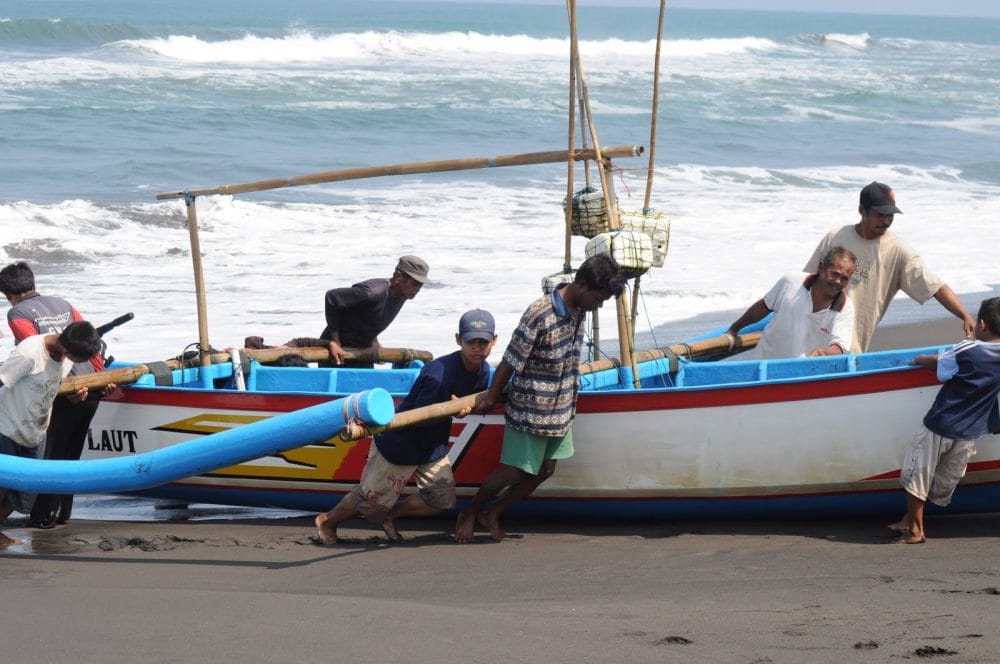 Nelayan Bintan Timur Sulit Beli Solar Subsidi Nelayan Bintan Timur Sulit Beli Solar Subsidi