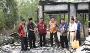 Walikota Sambangi Korban Kebakaran Tanjung Unggat Walikota Sambangi Korban Kebakaran Tanjung Unggat