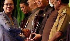 Bupati Bintan Terima Anugerah Pangripta Nusantara 2014 Bupati Bintan Terima Anugerah Pangripta Nusantara 2014