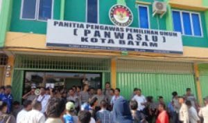 Panwaslu Kota Batam Di Demo Panwaslu Kota Batam Di Demo