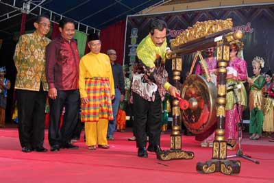 Parade Tari Daerah 2014 di Buka Wakil Gubernur Kepri