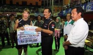 Wagub Tutup Turnamen Voli Haluan Kepri 2014