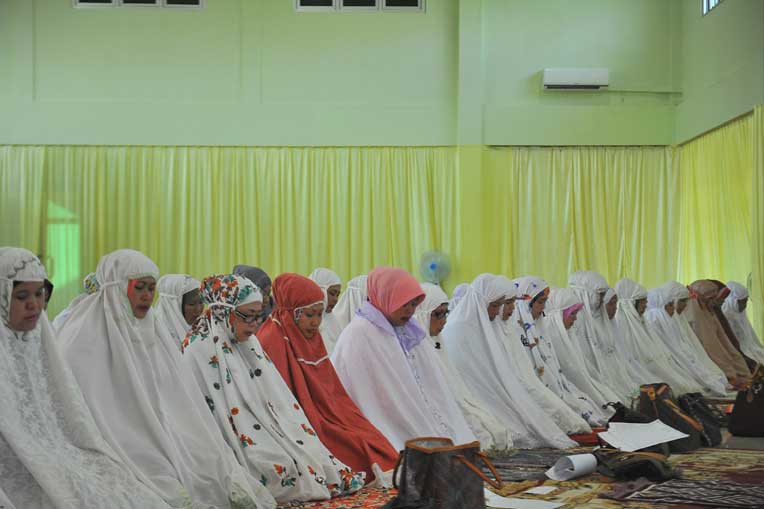 Ketua TP PKK Kota Tanjungpinang Gelar Sholat Tasbih Serta Zikir Bersama