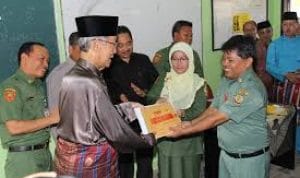 Gubernur Kepri Buka Sampul UN Tingkat SMP di Kabupaten Lingga Gubernur Kepri Buka Sampul UN Tingkat SMP di Kabupaten Lingga