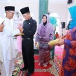 50 Peserta Lansia Ikuti Khataman Massal Metode Iqra 50 Peserta Lansia Ikuti Khataman Massal Metode Iqra