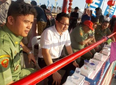 Sembahyang Keselamatan Laut, Melalui Lomba Perahu Naga Sembahyang Keselamatan Laut, Melalui Lomba Perahu Naga