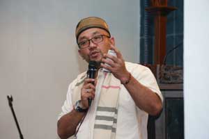 Lis Tampung Keluhan Warga Saat Silaturrahim Di Mesjid Al Barokah