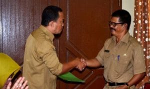 Muzammil Serah Jabatan Kadishubkominfo ke Pejabat Baru Muzammil Serah Jabatan Kadishubkominfo ke Pejabat Baru