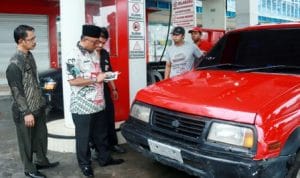 Walikota Sidak SPBU Batu 10, Mobil Kabur Dari Antrian Walikota Sidak SPBU Batu 10, Mobil Kabur Dari Antrian