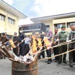 Kajari Tanjungpinang Musnahkan Beberapa Barang Bukti Kajari Tanjungpinang Musnahkan Beberapa Barang Bukti