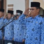 Wakil Bupati Bintan Pimpin Upacara Bendera di SMAN 1 Wakil Bupati Bintan Pimpin Upacara Bendera di SMAN 1