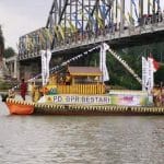 41 Perahu Hias Warnai Sungai Carang