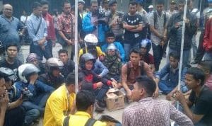 Puluhan Mahasiswa Gelar Aksi Demo di Kantor Bea Cukai