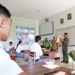 Wabup Bintan Tinjau UN di SMKN 2 Wabup Bintan Tinjau UN di SMKN 2