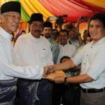 Sani – Nurdin Mendaftar ke KPUD, Diiringi Ribuan Simpatisan