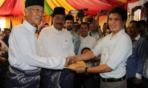 Sani – Nurdin Mendaftar ke KPUD, Diiringi Ribuan Simpatisan Sani – Nurdin Mendaftar ke KPUD, Diiringi Ribuan Simpatisan