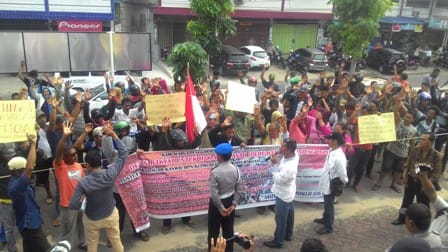 Tuntutan Ratusan Warga Km.15, Atas Tanah Terlantar Yang Telah di Garap Warga