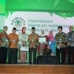 Walikota Tanjungpinang Terima Penghargaan Adiwiyata Nasional Walikota Tanjungpinang Terima Penghargaan Adiwiyata Nasional