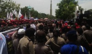 Para Pekerja di Batam Gelar Aksi Unjuk Rasa Menolak UU Tax Amnesty