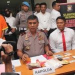 Polda Kepri Amankan 500 Gram Sabu dan 920 Butir Ekstasi dari Tersangka SH Alias S Polda Kepri Amankan 500 Gram Sabu dan 920 Butir Ekstasi dari Tersangka SH Alias S