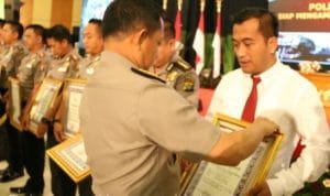 Kasubdit III Ditreskrimsus Polda Kepri Mendapatkan Penghargaan Dari Kapolri Kasubdit III Ditreskrimsus Polda Kepri Mendapatkan Penghargaan Dari Kapolri