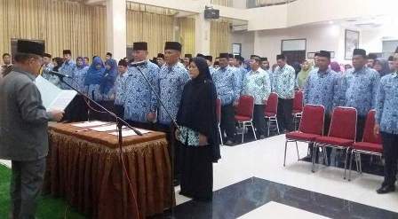 H. Ali Mukhni Pimpin Pengambilan Sumpah Pejabat Struktural Pemkab Padang Pariaman H. Ali Mukhni Pimpin Pengambilan Sumpah Pejabat Struktural Pemkab Padang Pariaman