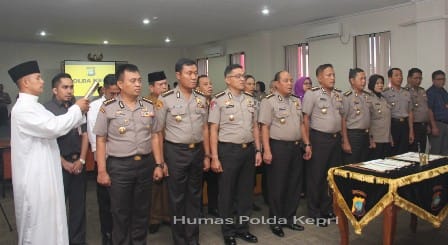 Pengambilan Sumpah dan Penandatanganan Fakta Integritas Panitia Rekrutmen Anggota Polri