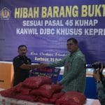 Kanwil DJBC Khusus Kepri Hibahkan Barang Bukti Bawang Merah dan Lakukan Pemusnahan Kanwil DJBC Khusus Kepri Hibahkan Barang Bukti Bawang Merah dan Lakukan Pemusnahan