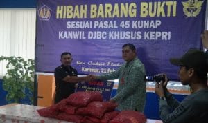 Kanwil DJBC Khusus Kepri Hibahkan Barang Bukti Bawang Merah dan Lakukan Pemusnahan