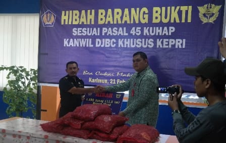 Kanwil DJBC Khusus Kepri Hibahkan Barang Bukti Bawang Merah dan Lakukan Pemusnahan