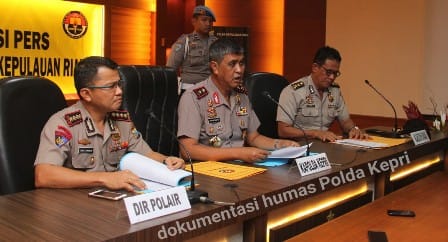 71 TKI Ilegal Diamankan Ditpolair Polda Kepri 71 TKI Ilegal Diamankan Ditpolair Polda Kepri