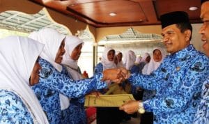 Drs. H. Helmi, M.Ag : Tingkatkan Kinerja Sebagai Aparatur Sipil Negara Drs. H. Helmi, M.Ag : Tingkatkan Kinerja Sebagai Aparatur Sipil Negara