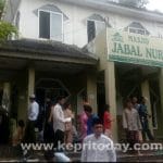 Masjid Jabal Nur Perum Bukit Sentosa Estate Sediakan Makan dan Minum Bagi Jamaah Sholat Jum’at Masjid Jabal Nur Perum Bukit Sentosa Estate Sediakan Makan dan Minum Bagi Jamaah Sholat Jum’at
