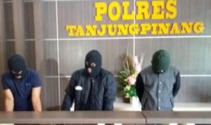 Sudah Tiga Tersangka Yang Diamankan Dalam OTT di Pelabuhan SBP Sudah Tiga Tersangka Yang Diamankan Dalam OTT di Pelabuhan SBP