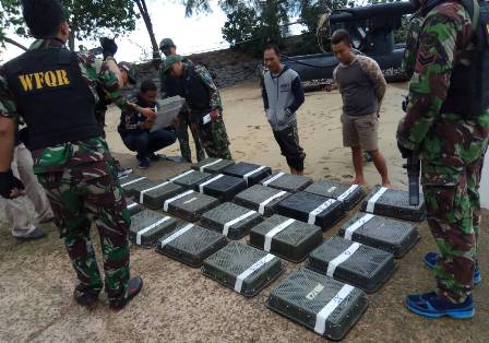 Tim Satgas Marlin Dispamal dan Unit-1 Jatanrasla WFQR Lantamal IV Ungkap Penyeludupan Satwa Tim Satgas Marlin Dispamal dan Unit-1 Jatanrasla WFQR Lantamal IV Ungkap Penyeludupan Satwa