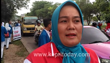 Aksi BNNP Kepri Pra HANI Bagi-Bagi Stiker Anti Narkotika
