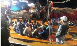 CURI IKAN DI LAUT NATUNA, KAPAL VIETNAM DITANGKAP PATROLI TNI AL CURI IKAN DI LAUT NATUNA, KAPAL VIETNAM DITANGKAP PATROLI TNI AL