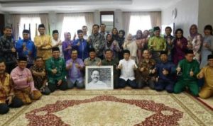 Dengan Kebersamaan, Pekerjaan Menjadi Ringan Dengan Kebersamaan, Pekerjaan Menjadi Ringan