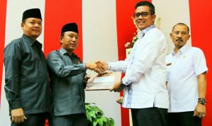 Revitalisasi Keuangan, Mendorong Kemandirian Daerah Revitalisasi Keuangan, Mendorong Kemandirian Daerah