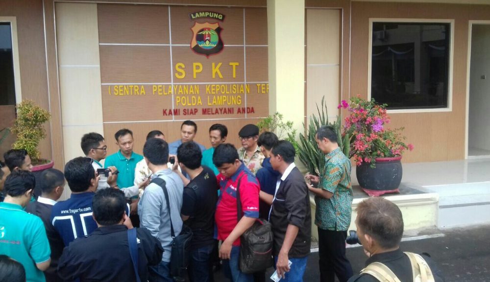 IWO Laporkan Kapolres Waykanan ke Prompam Polda Lampung IWO Laporkan Kapolres Waykanan ke Prompam Polda Lampung