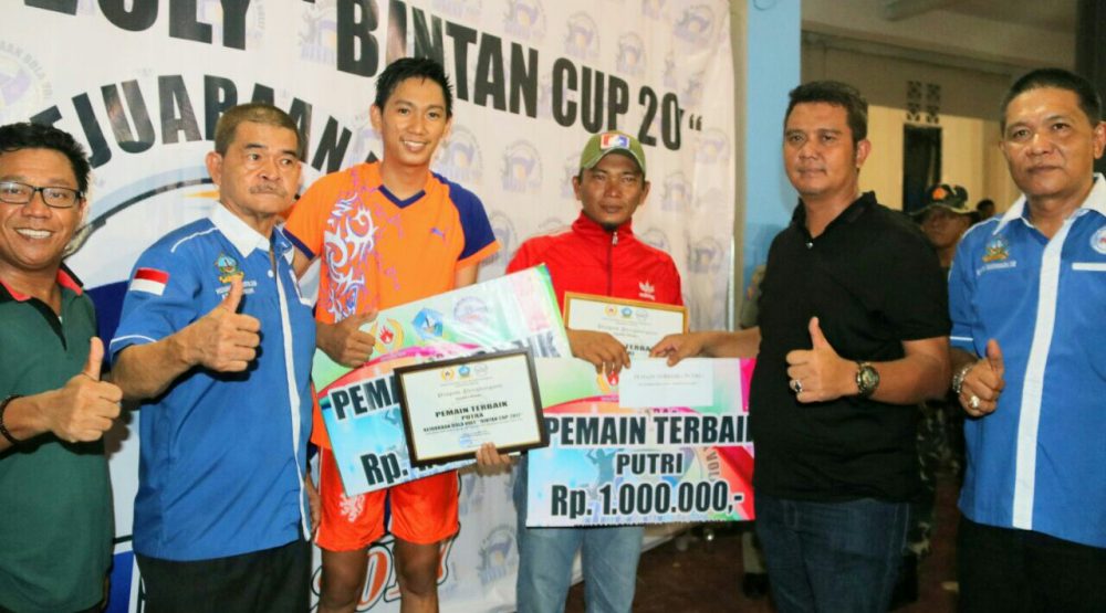 Bintan Timur Sapu Bersih Juara Bola Volley Bupati Cup 2017