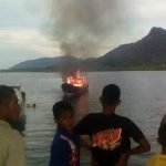 “Diduga Melakukan Bom Ikan” Perahu Warga Tambelan di Bakar Warga Serasan “Diduga Melakukan Bom Ikan” Perahu Warga Tambelan di Bakar Warga Serasan