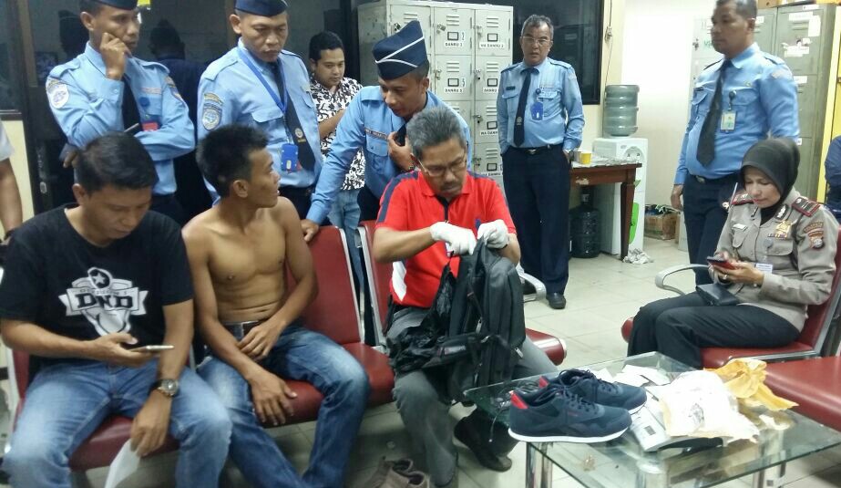 TIM AVSEC BANDARA HANG NADIM BATAM AMANKAN 810 GRAM SABU DARI PENUMPANG TIM AVSEC BANDARA HANG NADIM BATAM AMANKAN 810 GRAM SABU DARI PENUMPANG