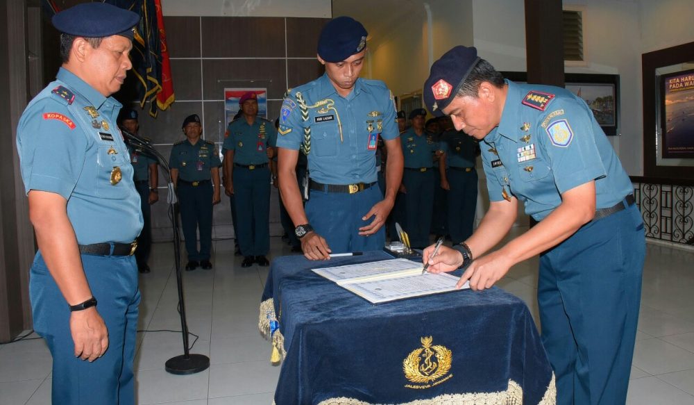 Danlantamal IV Pimpin Upacara Penyerahan Jabatan Wadan Lantamal IV Danlantamal IV Pimpin Upacara Penyerahan Jabatan Wadan Lantamal IV