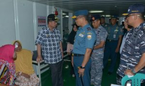 Danlantamal II Padang Bersama Wagub Sumbar Dan Wawako Pariaman Kunjungi Pasien Operasi Di Kapal Rumah Sakit TNI AL