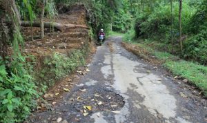 Sudah Delapan Tahun Di Hantam Gempa, Jalan Vital Di Padang Pariaman Belum Di Perbaiki