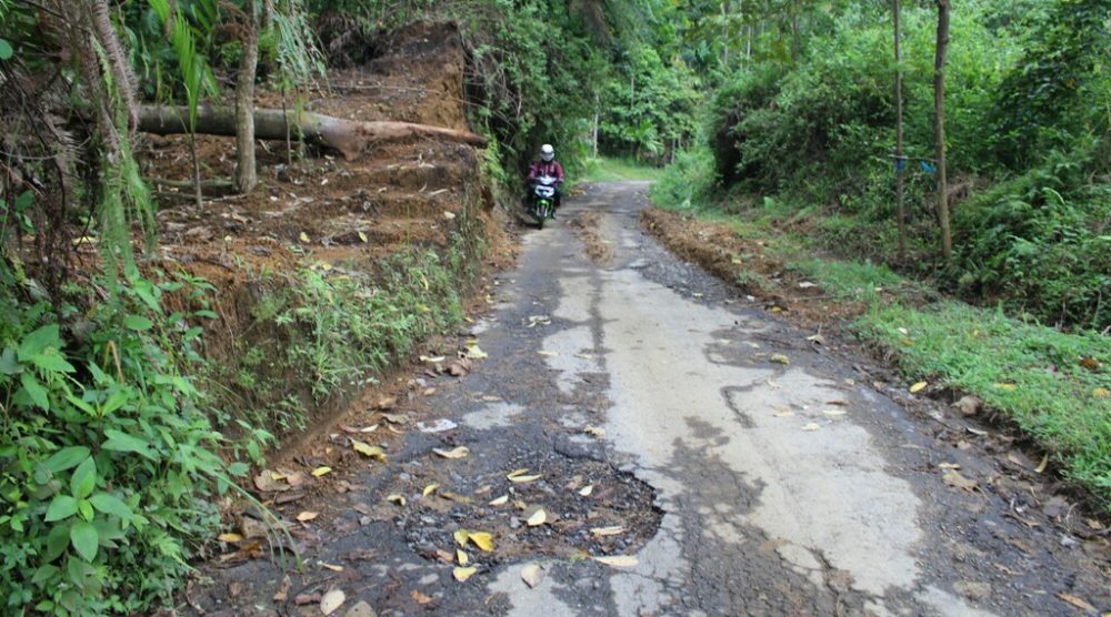 Sudah Delapan Tahun Di Hantam Gempa, Jalan Vital Di Padang Pariaman Belum Di Perbaiki Sudah Delapan Tahun Di Hantam Gempa, Jalan Vital Di Padang Pariaman Belum Di Perbaiki