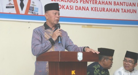 Syahrul Serahkan Bantuan ADK Kelurahan Kp. Bugis dan Senggarang Syahrul Serahkan Bantuan ADK Kelurahan Kp. Bugis dan Senggarang