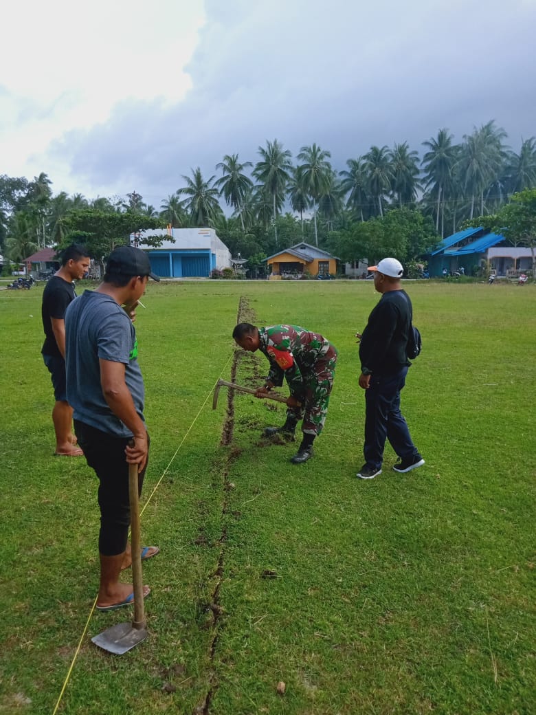 Jelang Open Turnamen Desa Binaan, Sertu Teguh Goro Bersama Masyarakat